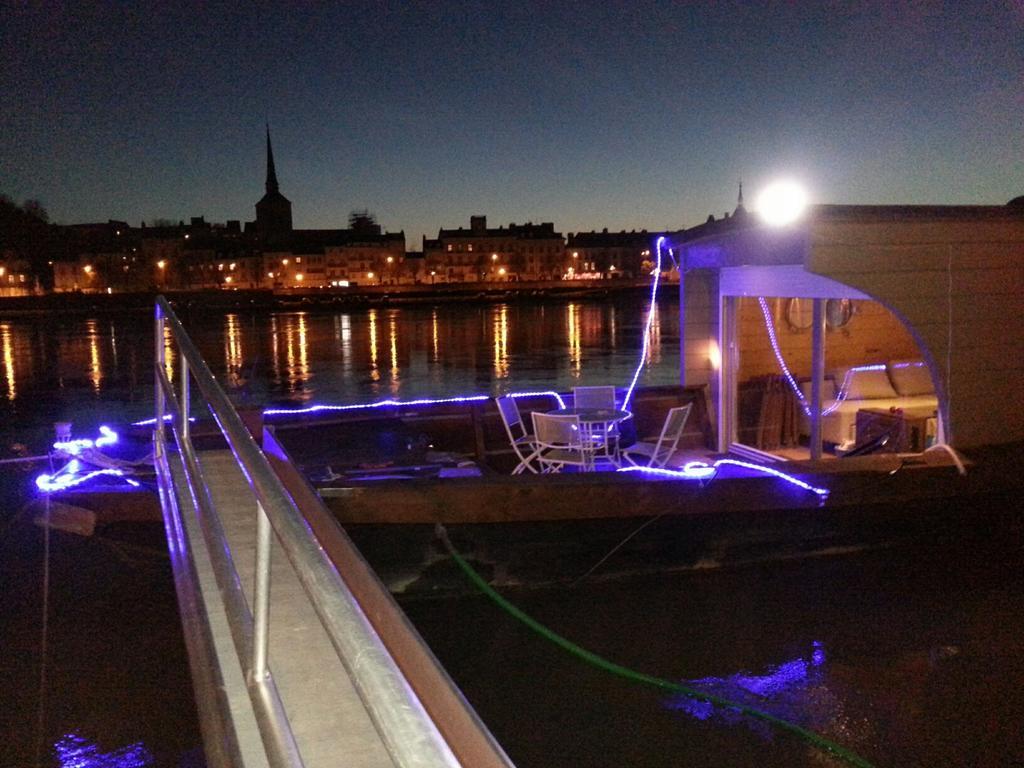 Different Holidays Saumur Exterior photo